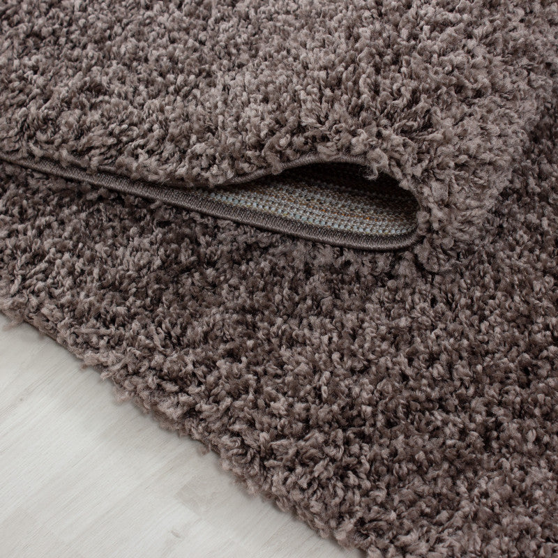 Mila Vloerkleed – Taupe – Hoogpolig & Effen