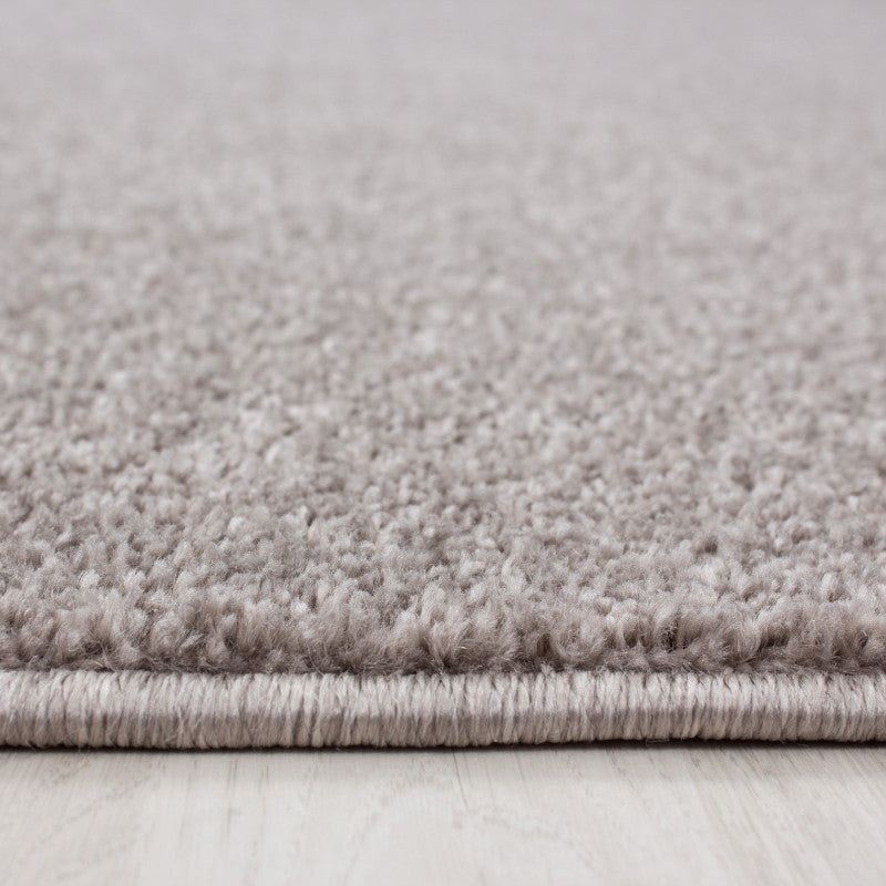 Ata Rond Vloerkleed – Beige – Laagpolig met Vilt Onderkant
