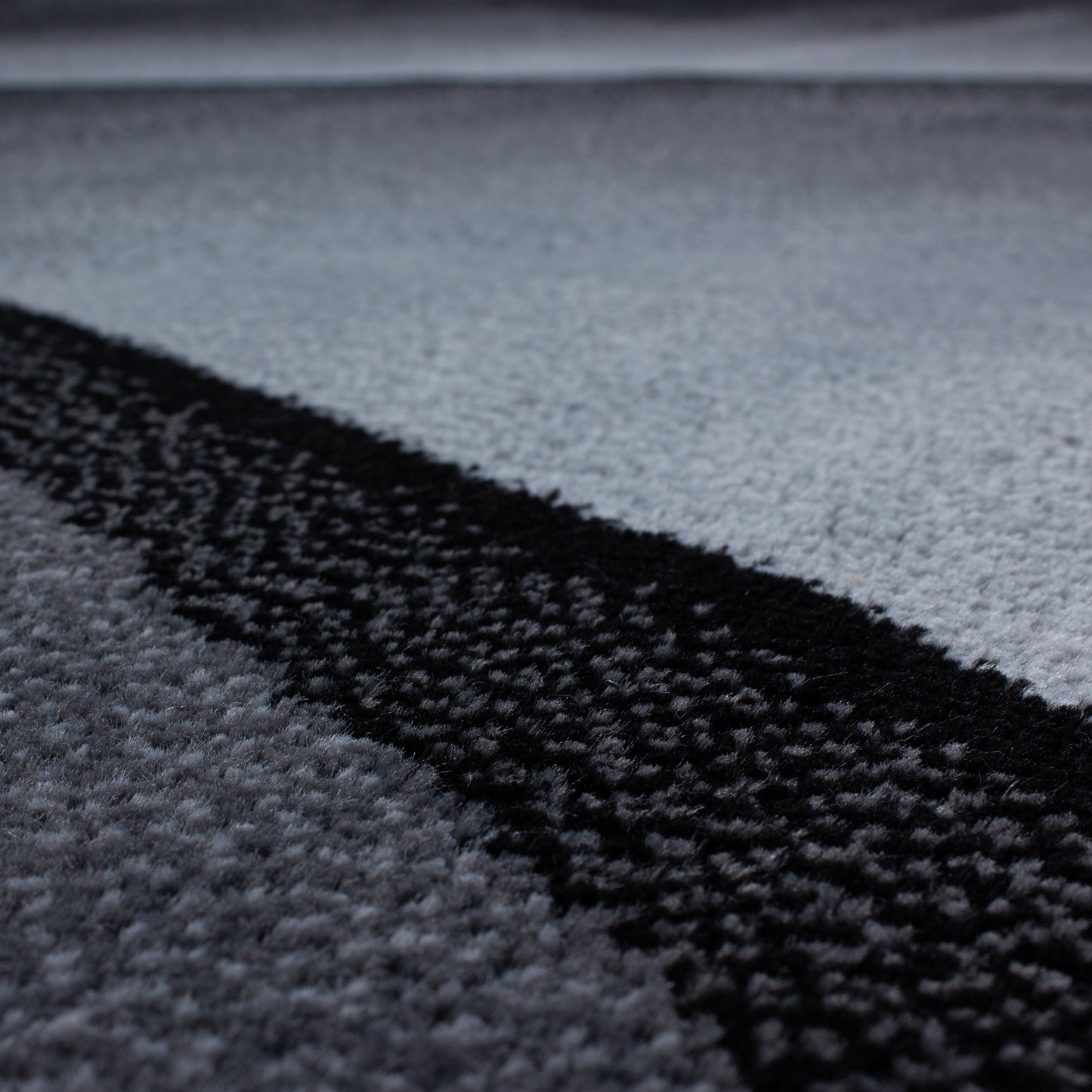 Plus Vloerkleed – Zwart/Antraciet – Golvend 3D Design – Laagpolig
