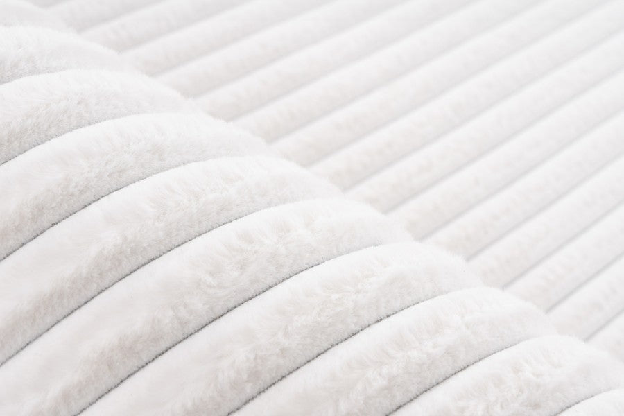 Hoogpolig vloerkleed Plush – ivory met subtiele glans en ribpatroon