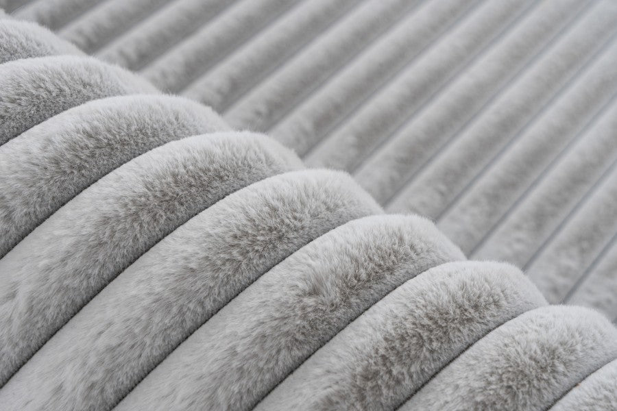 Hoogpolig vloerkleed Plush – zilver met luxueuze ribstructuur