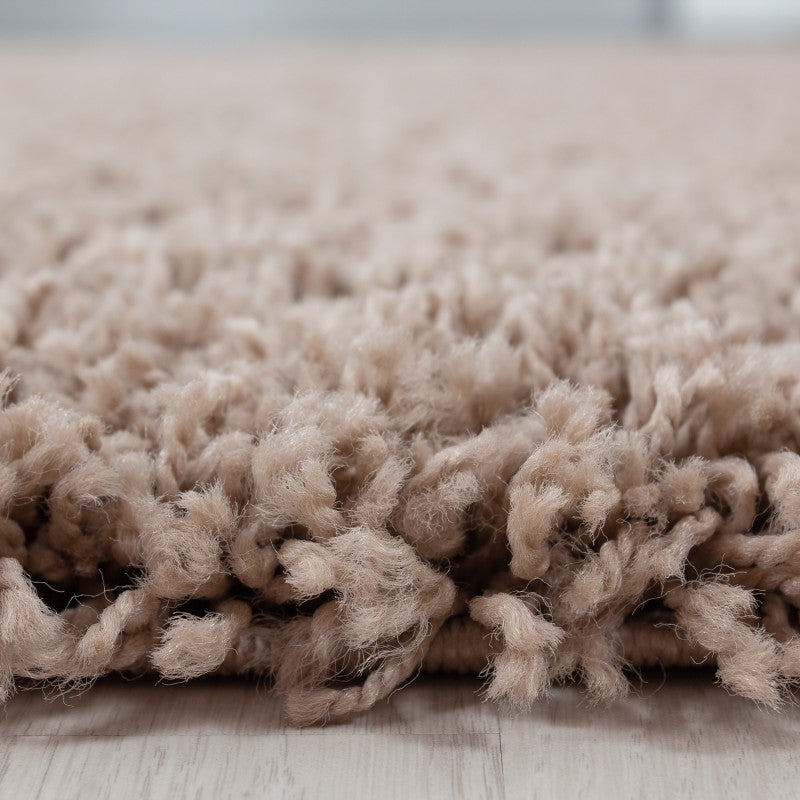 Mila Vloerkleed – Beige – Hoogpolig & Effen