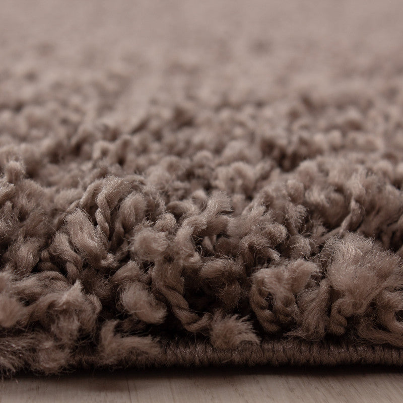 Mila Vloerkleed – Taupe – Hoogpolig & Effen