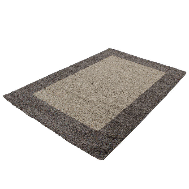 Mila Vloerkleed – Kader Taupe – Hoogpolig & Zacht