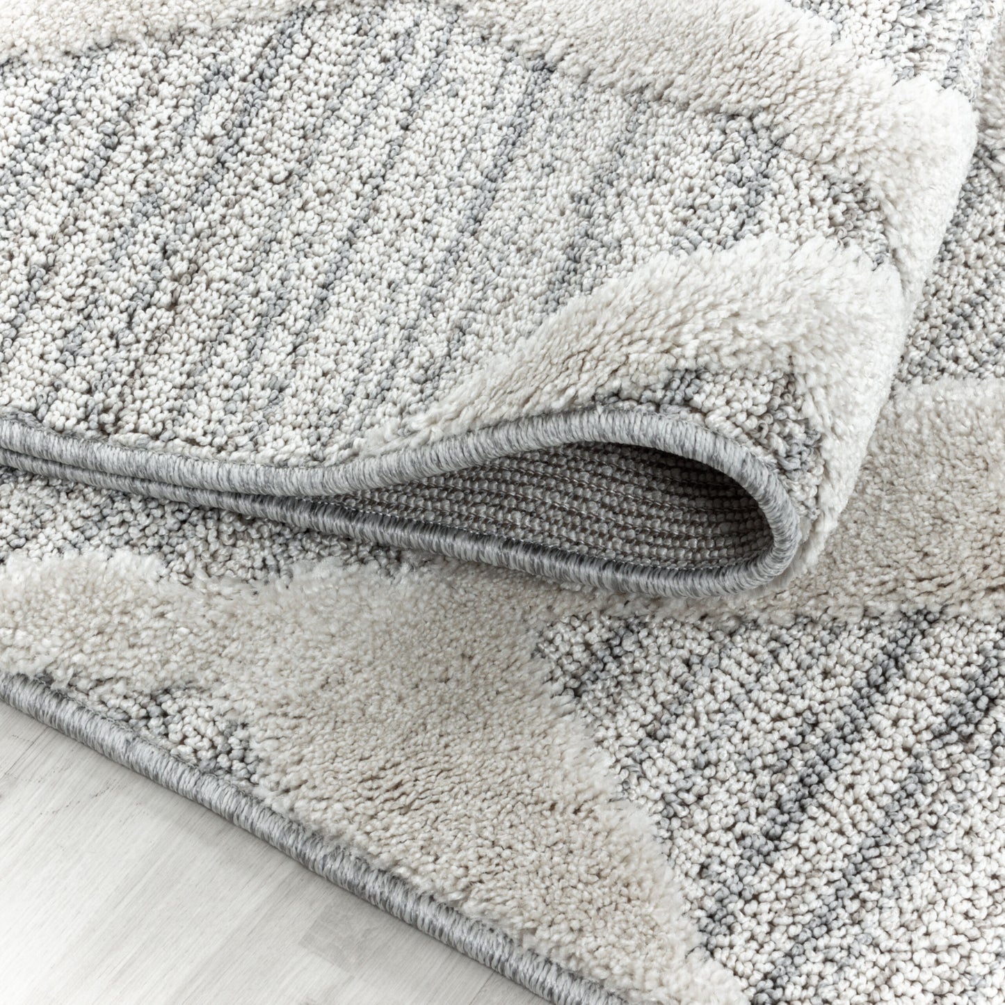 Pisa Vloerkleed – Grijs – Ruit in Ruit Design – Laagpolig & Modern