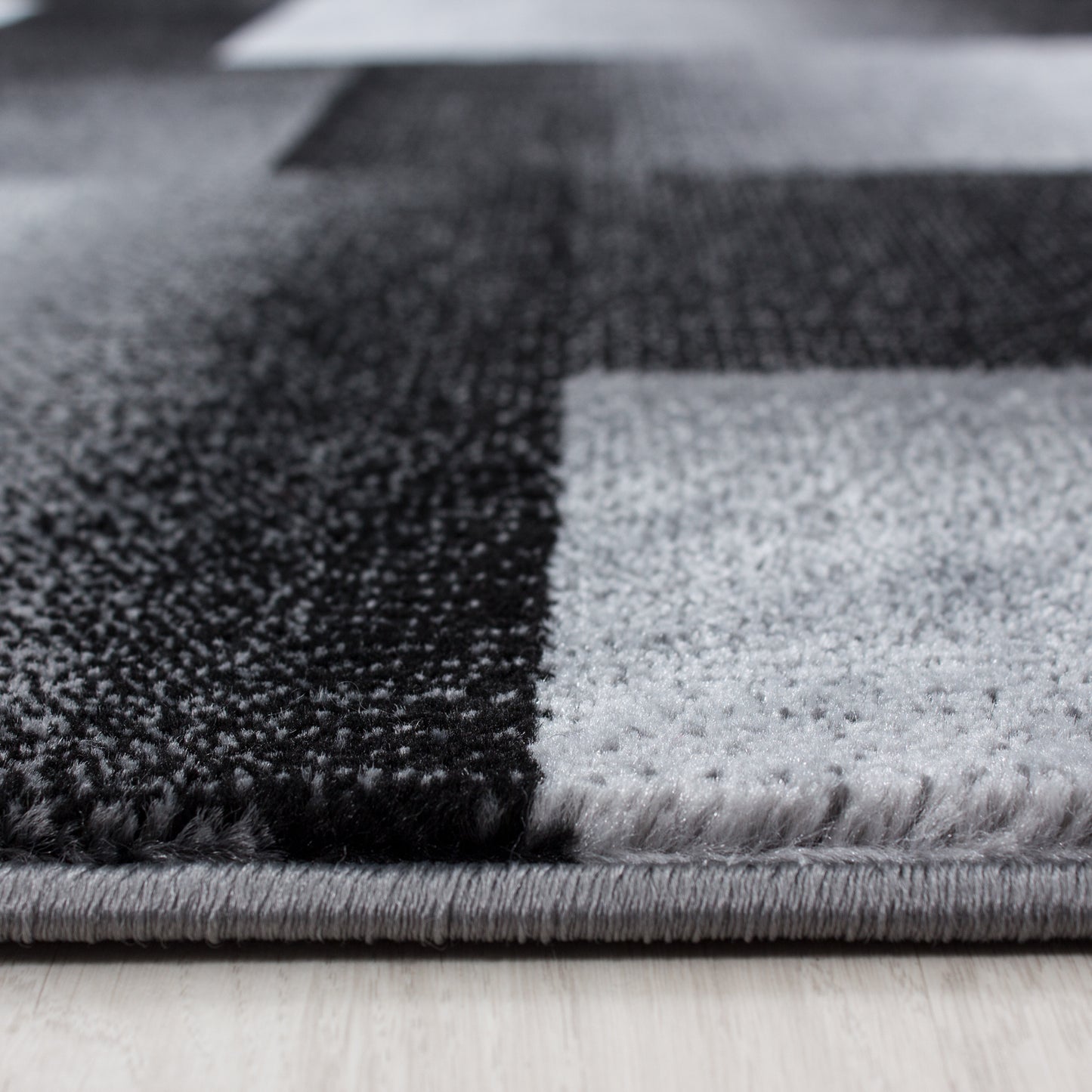 Miami Vloerkleed – Zwart – Laagpolig met Geometrisch Design