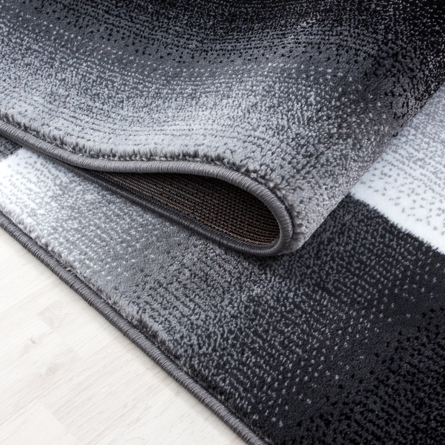 Miami Vloerkleed – Zwart – Laagpolig met Geometrisch Design