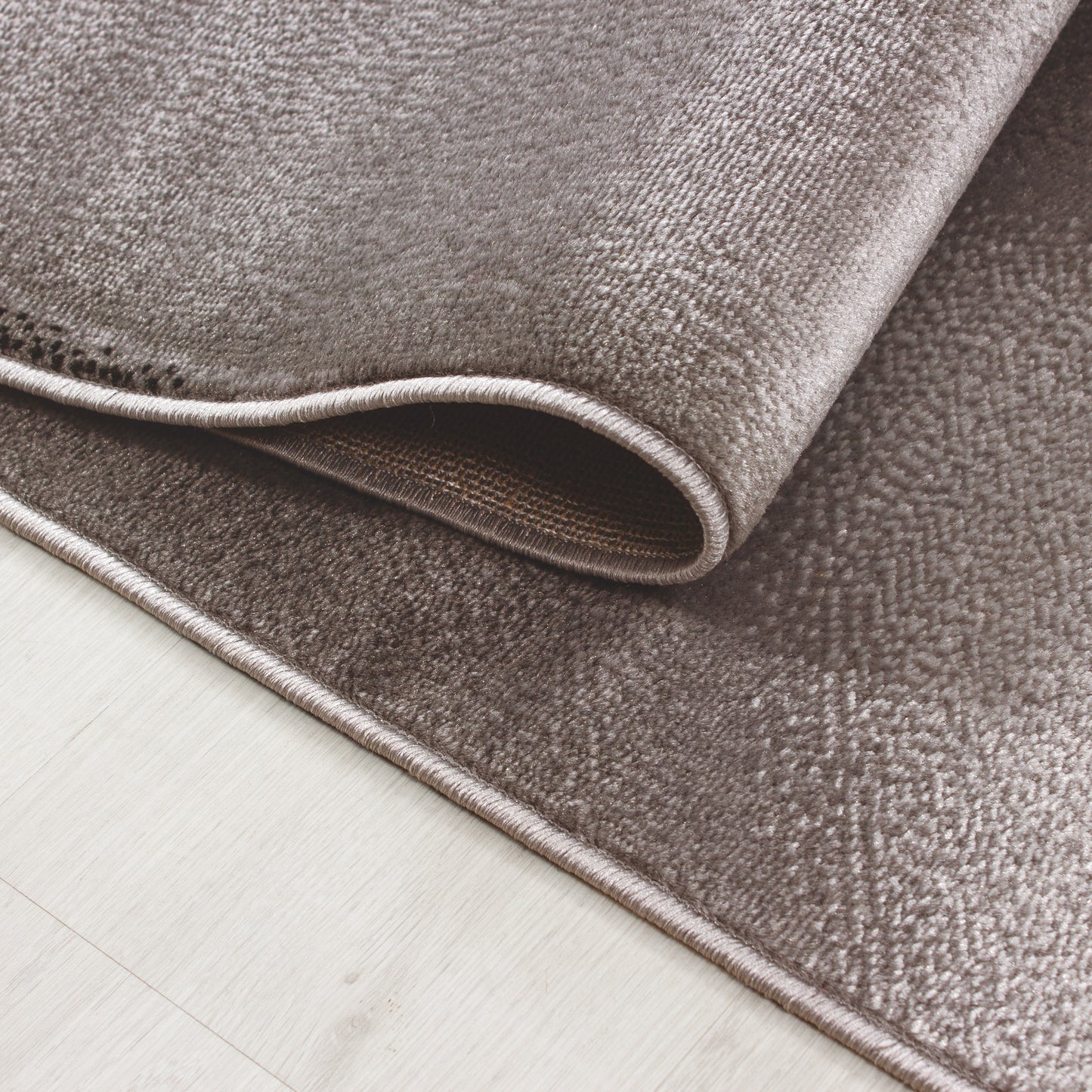 Miami Vloerkleed – Bruin – Laagpolig met Golvend Design