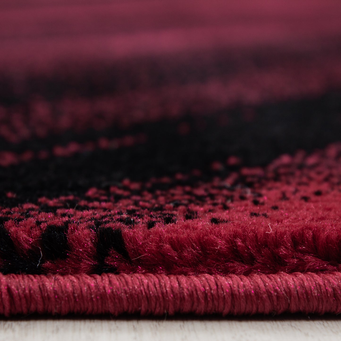 Miami Vloerkleed – Rood – Laagpolig met Golvend Design