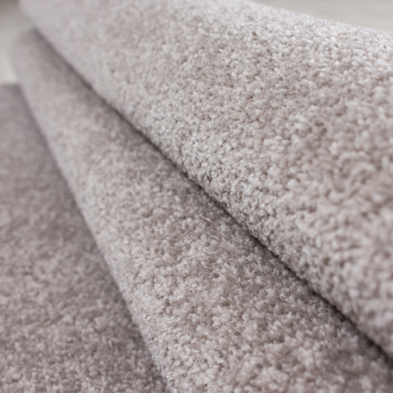 Ata Vloerkleed – Beige – Laagpolig met Vilt Onderkant