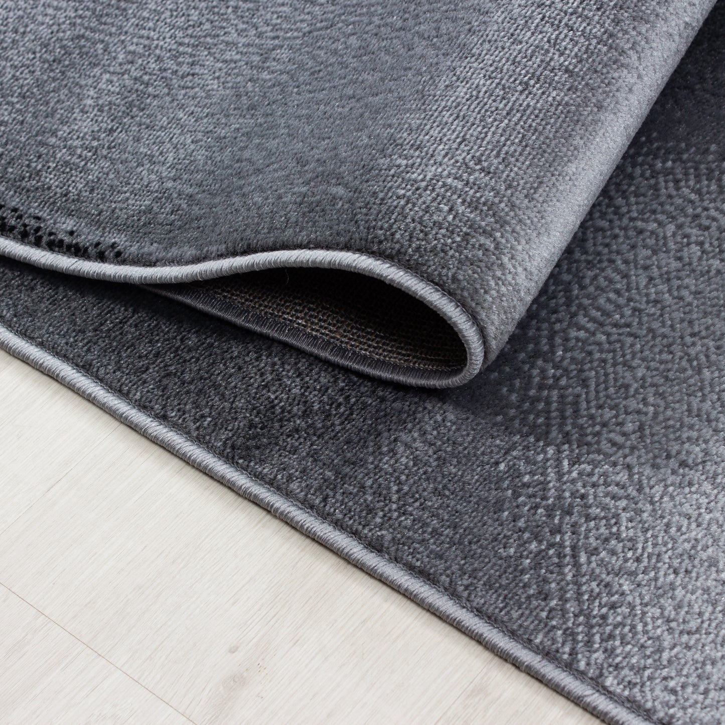 Plus Vloerkleed – Zwart – Golvend 3D Design – Laagpolig