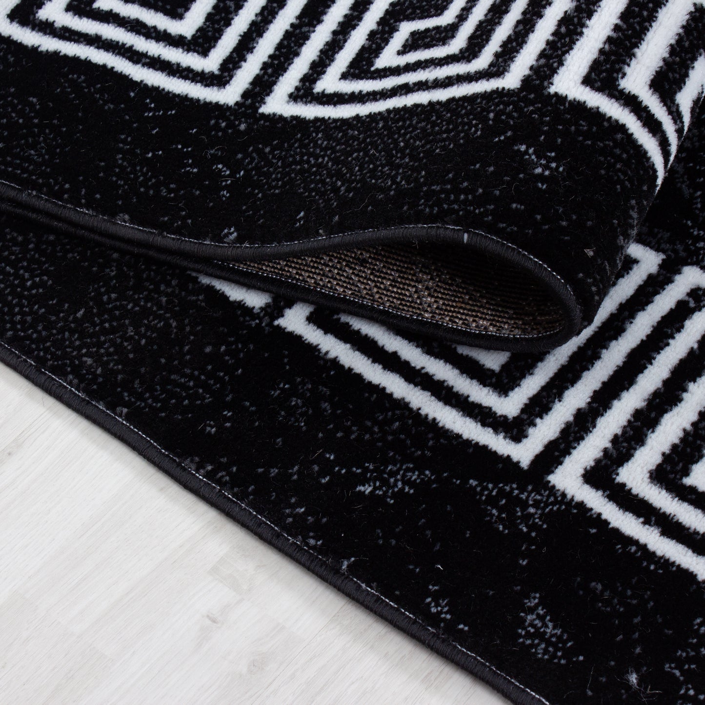 Plus Vloerkleed – Zwart – Klassiek Medaillon – Laagpolig & Decoratief