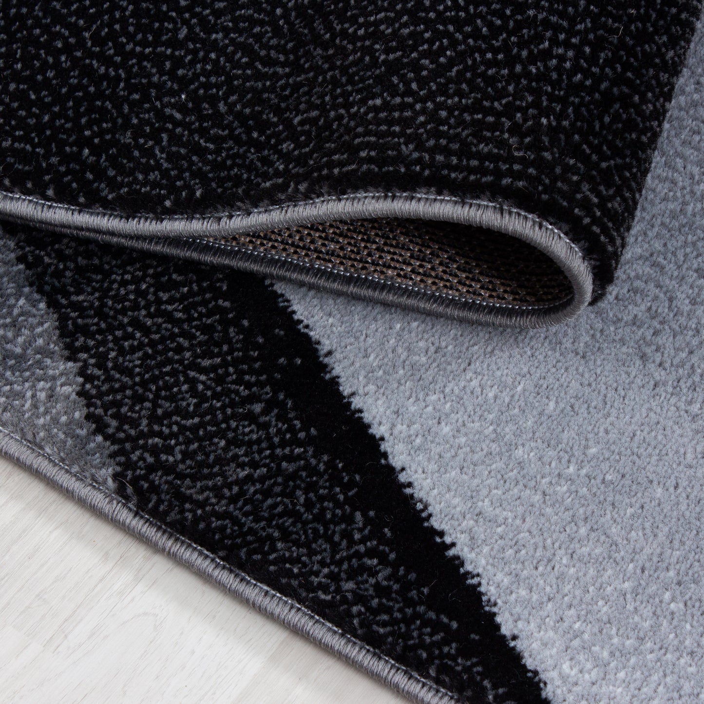 Plus Vloerkleed – Zwart/Antraciet – Golvend 3D Design – Laagpolig