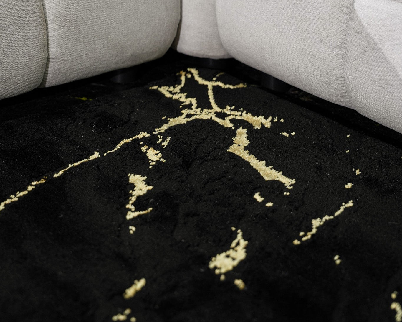Marmaris Vloerkleed – Zwart/Goud – Marmerlook Design – Modern & Laagpolig