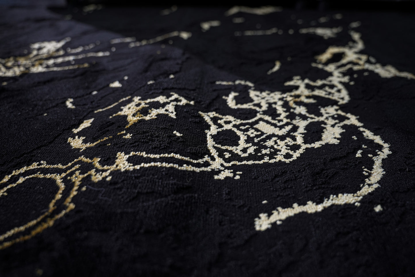 Marmaris Vloerkleed – Zwart/Goud – Marmerlook Design – Modern & Laagpolig