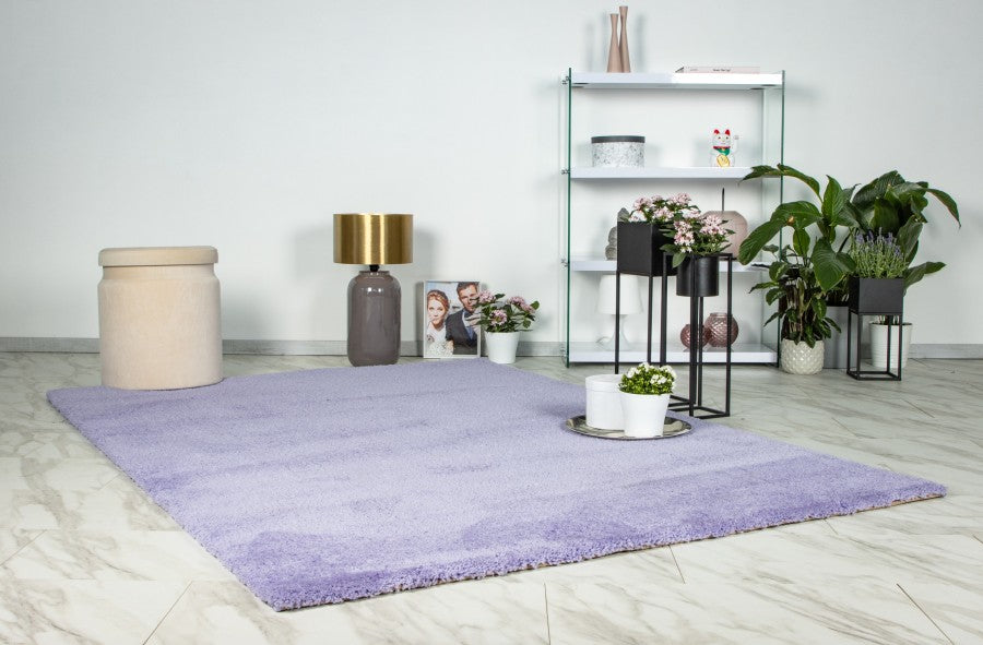 Hoogpolig vloerkleed Dream – Lavendel, pastelpaars met een dromerig zachte touch
