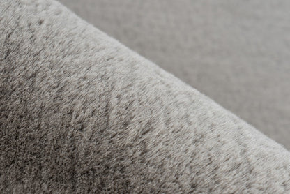 Hoogpolig vloerkleed Emotion – Taupe met een zachte en warme uitstraling
