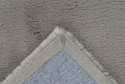 Hoogpolig vloerkleed Emotion – Taupe met een zachte en warme uitstraling