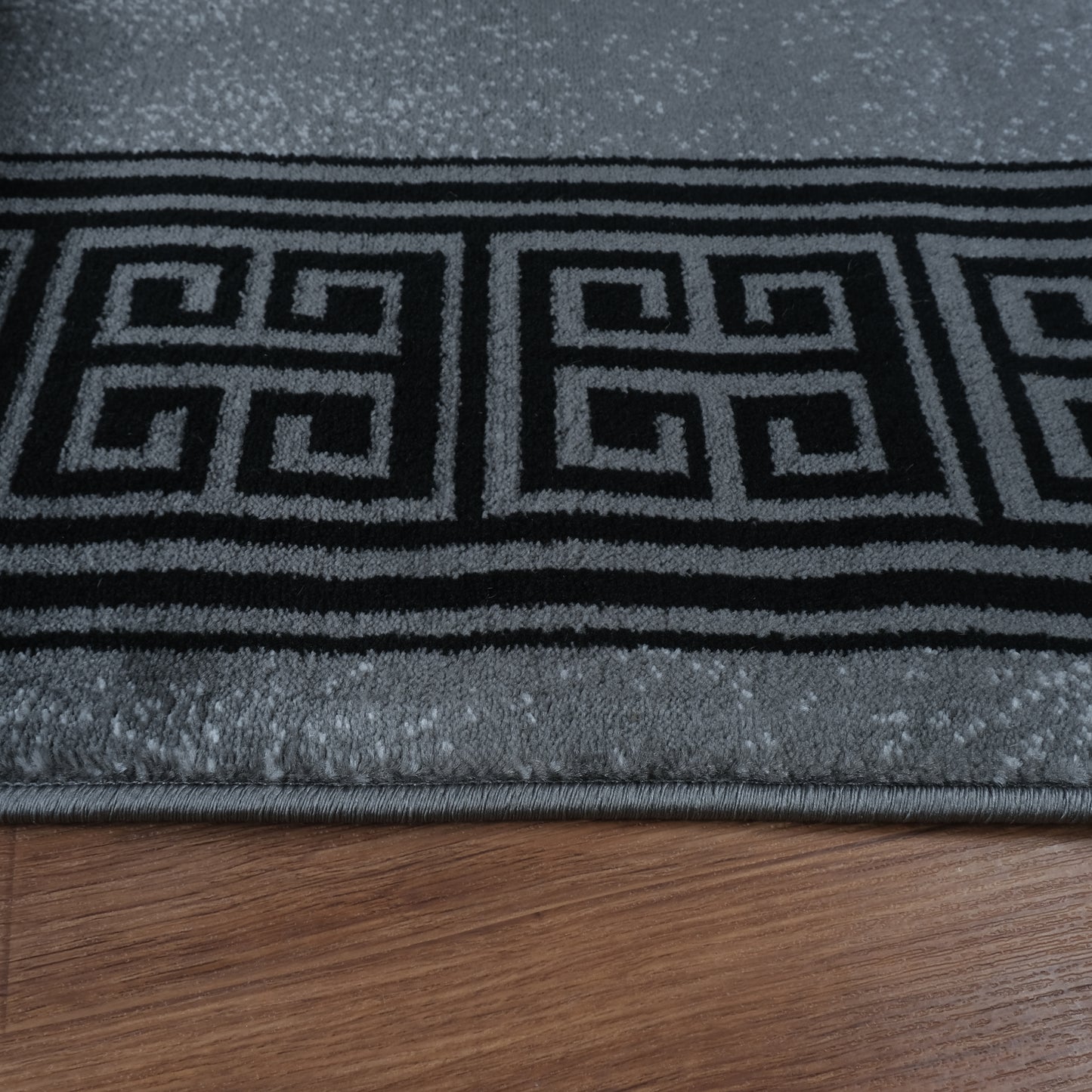 Blanca Vloerkleed – Laagpolig vloerkleed met Griekse rand – Grijs/Antraciet
