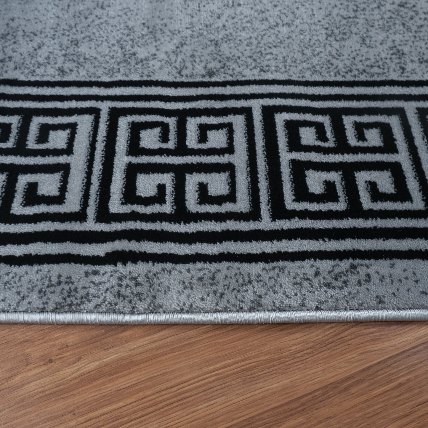 Blanca Vloerkleed – Laagpolig vloerkleed met Griekse rand – Grijs/Zwart