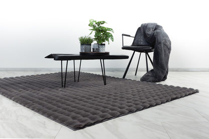 Hoogpolig vloerkleed Harmony – Antraciet met zachte ribbelstructuur