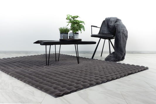 Hoogpolig vloerkleed Harmony – Antraciet met zachte ribbelstructuur