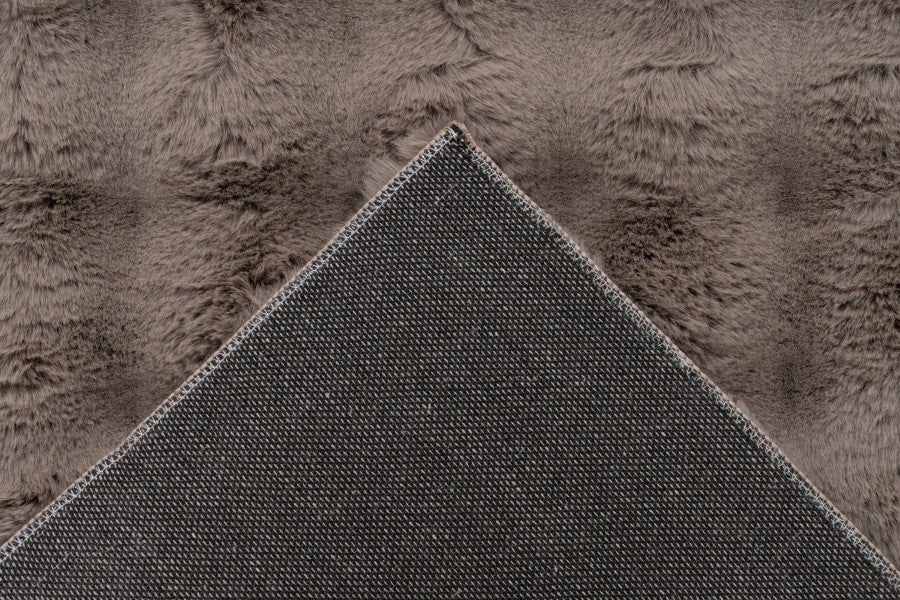 Hoogpolig vloerkleed Harmony – Taupe met zachte ribbelstructuur