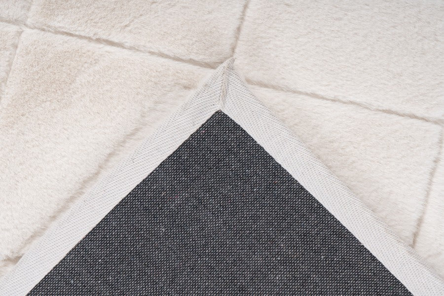 Hoogpolig vloerkleed Impulse – Ivory met elegante uitstraling en fijn ruitpatroon