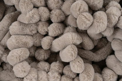 Plush deken – Taupe met zachte ribbelstructuur