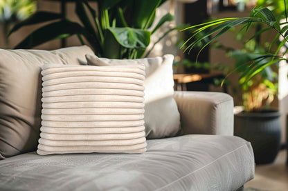 Plush kussen – Beige met zachte ribbelstructuur