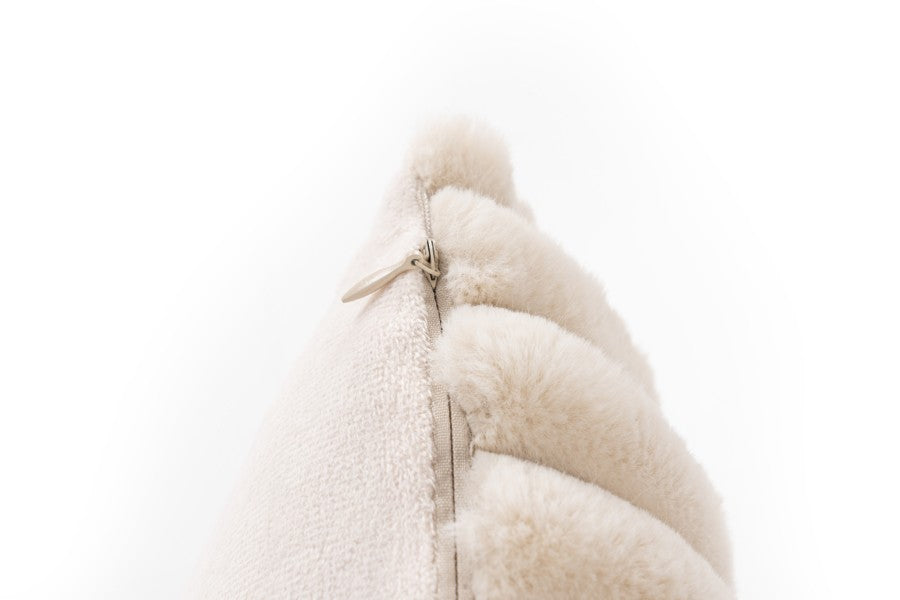 Plush kussen – Beige met zachte ribbelstructuur