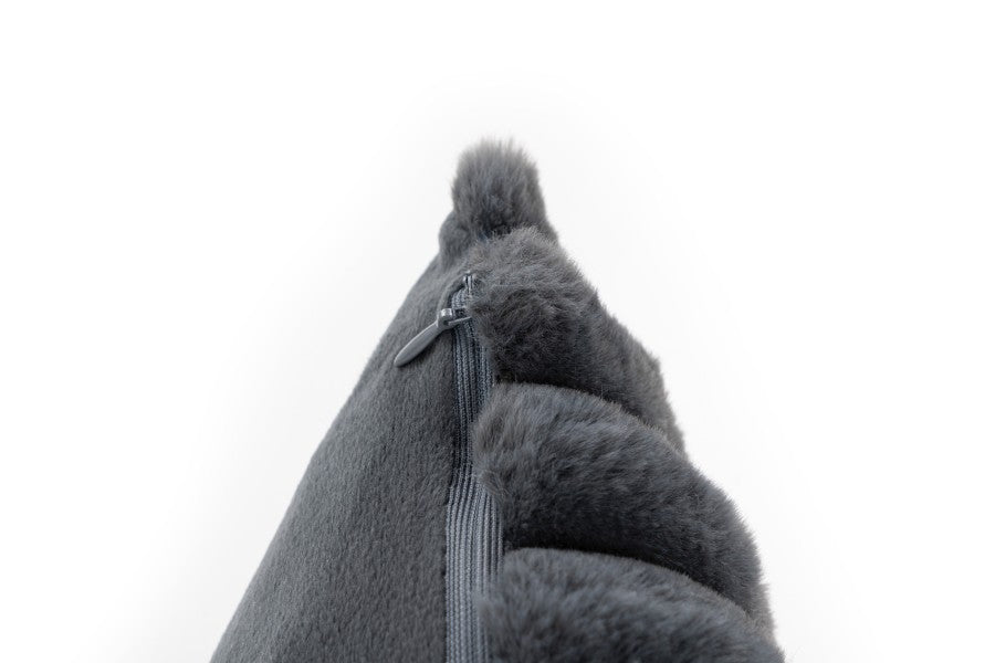 Plush kussen – Antraciet met zachte ribbelstructuur
