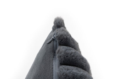 Plush kussen – Antraciet met zachte ribbelstructuur