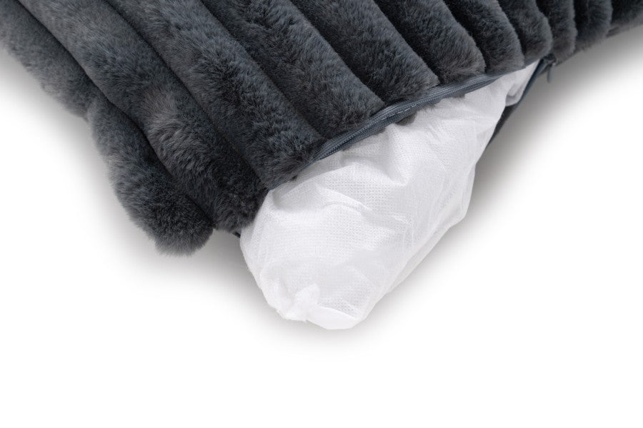 Plush kussen – Antraciet met zachte ribbelstructuur