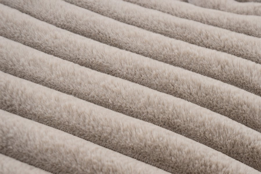 Plush kussen – Taupe met zachte ribbelstructuur