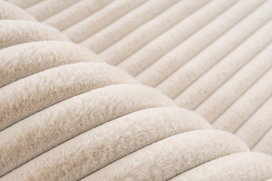 Hoogpolig vloerkleed Plush – beige met fluweelzachte ribstructuur