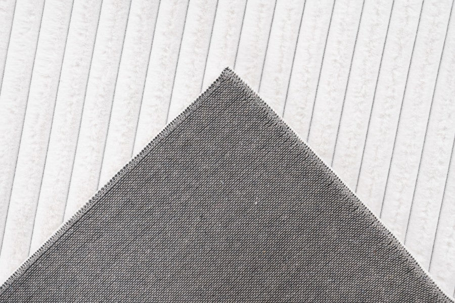 Hoogpolig vloerkleed Plush – ivory met subtiele glans en ribpatroon