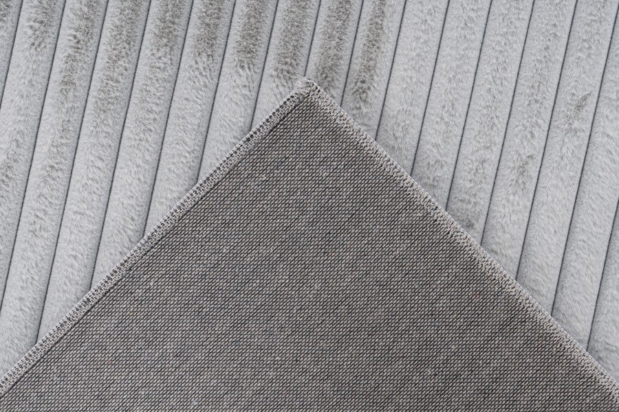 Hoogpolig vloerkleed Plush – zilver met luxueuze ribstructuur