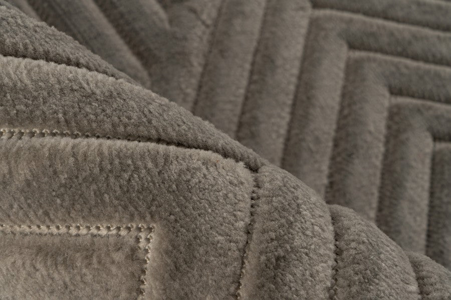 Japandi binnen- en buitenkleed Viva – silver met fijn geometrisch lijnenspel