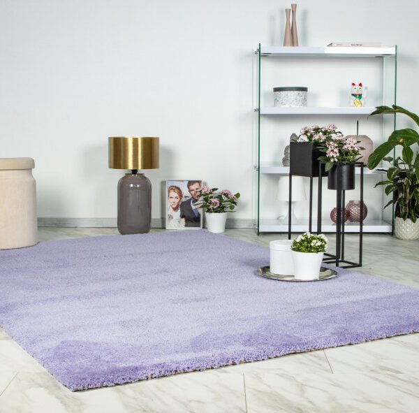 Hoogpolig vloerkleed Dream – Lavendel, pastelpaars met een dromerig zachte touch