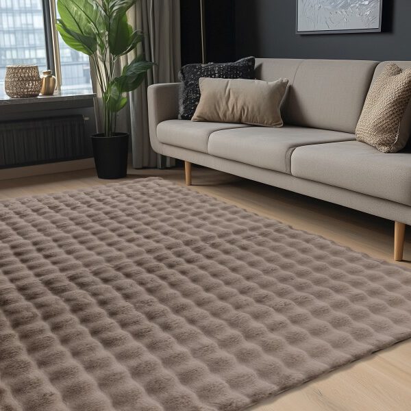 Hoogpolig vloerkleed Harmony – Taupe met zachte ribbelstructuur